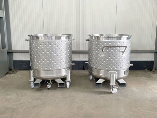 1 x Nieuwe roestvrijstalen verticale druktanks van 790L in AISI304L