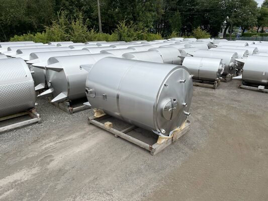 1 x Neuer vertikaler 8.100L Edelstahl AISI316L Lagertanks