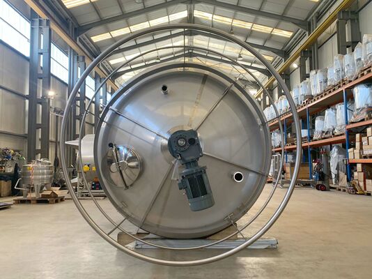 1 x New 20.300L stainless-steel AISI304L vertical mixing tank.