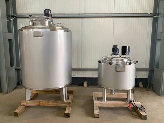 1 x New 1.330L stainless-steel AISI316L vertical mixing tank. 1 x New 200L stainless-steel AISI316L vertical mixing tank.