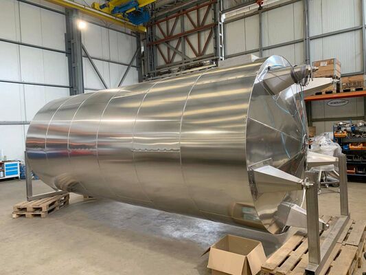 2 x Brand new 26.000L stainless-steel AISI304L vertical storage tanks.