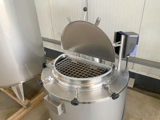 1 x New 1.330L stainless-steel AISI316L vertical mixing tank. 1 x New 200L stainless-steel AISI316L vertical mixing tank.