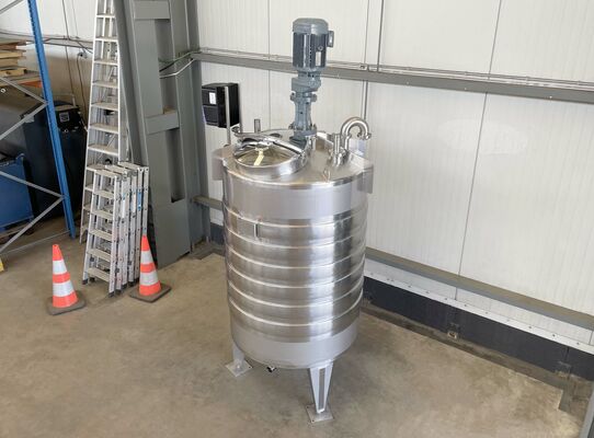 2 x Brand new 1.500L stainless-steel AISI316L vertical mixing tanks.