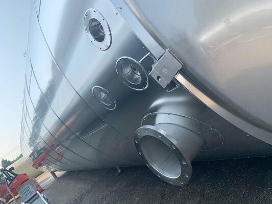 2 x Nieuwe roestvrijstalen verticale opslagtanks van 105.000L in AISI304L