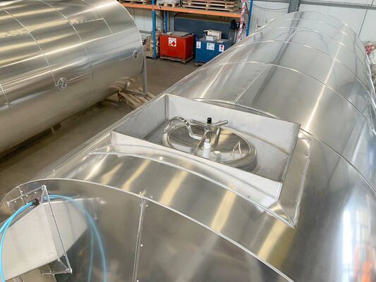 2 x Brand new 26.000L stainless-steel AISI304L vertical storage tanks.