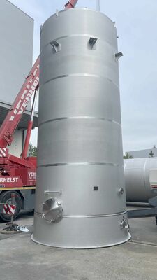 2 x neue vertikale Lagertanks aus Edelstahl mit 50.000 l aus AISI316L.