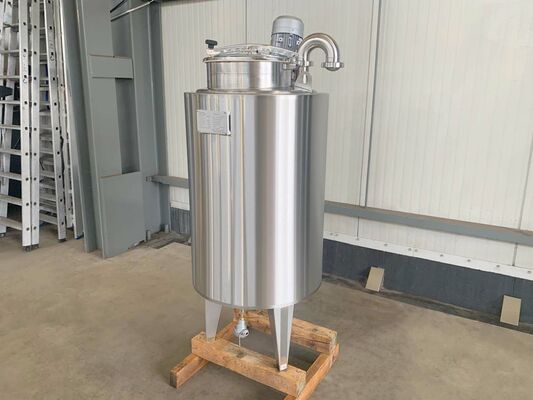 1 x nouvelle cuve de mélange verticale avec une capacité de 300L en acier inoxydable AISI316L.