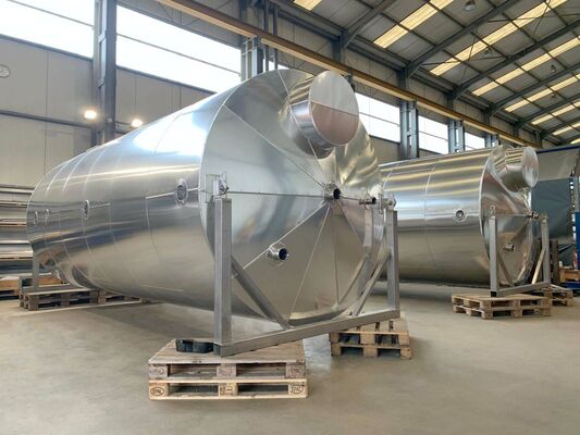 2 x Brand new 26.000L stainless-steel AISI304L vertical storage tanks.