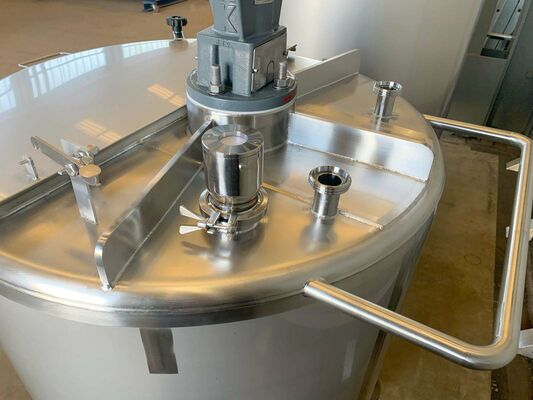 1 x New 2.500L stainless-steel AISI316L vertical mixing tank. 1 x New 750L stainless-steel AISI316L vertical mixing tank.